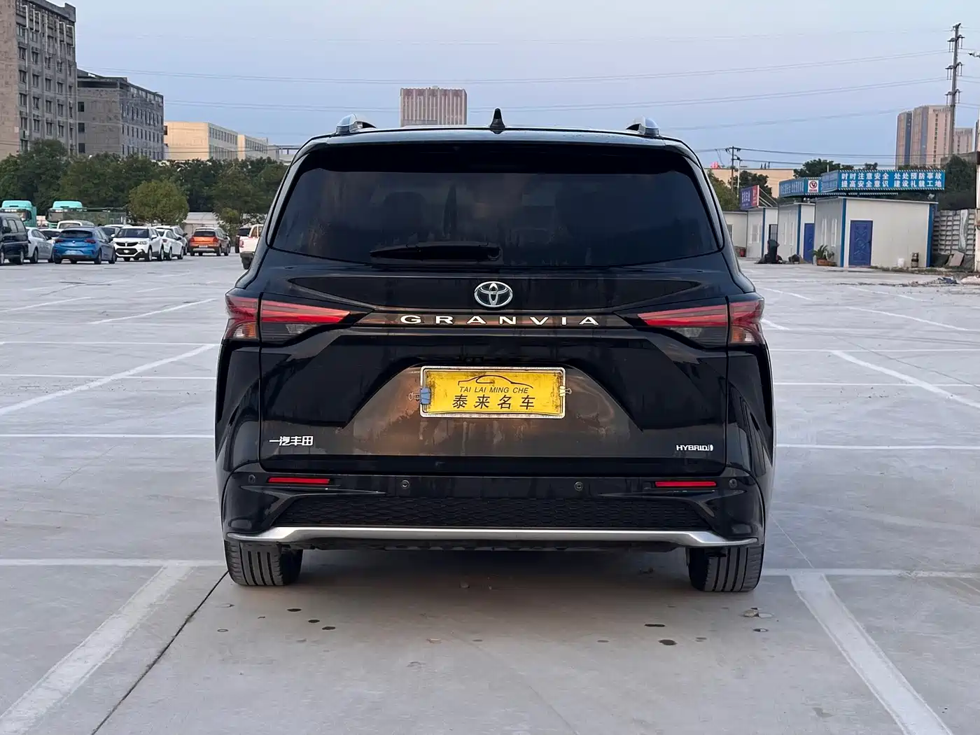 Toyota Granvia 2024 2023 2.5L Hybrid Flagship VIP Edition