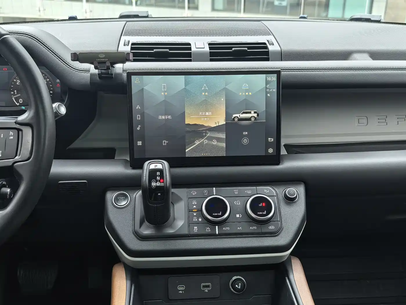 Land Rover Defender 2022 110 P400 X-DYNAMIC HSE фото 9