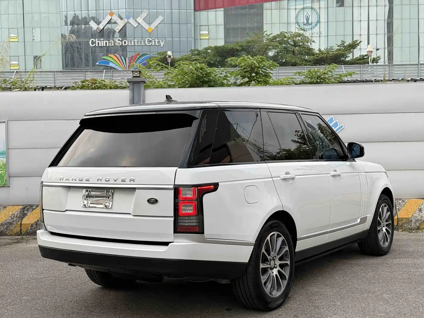 Land Rover Range Rover 2015 3.0 TDV6 Vogue фото 3