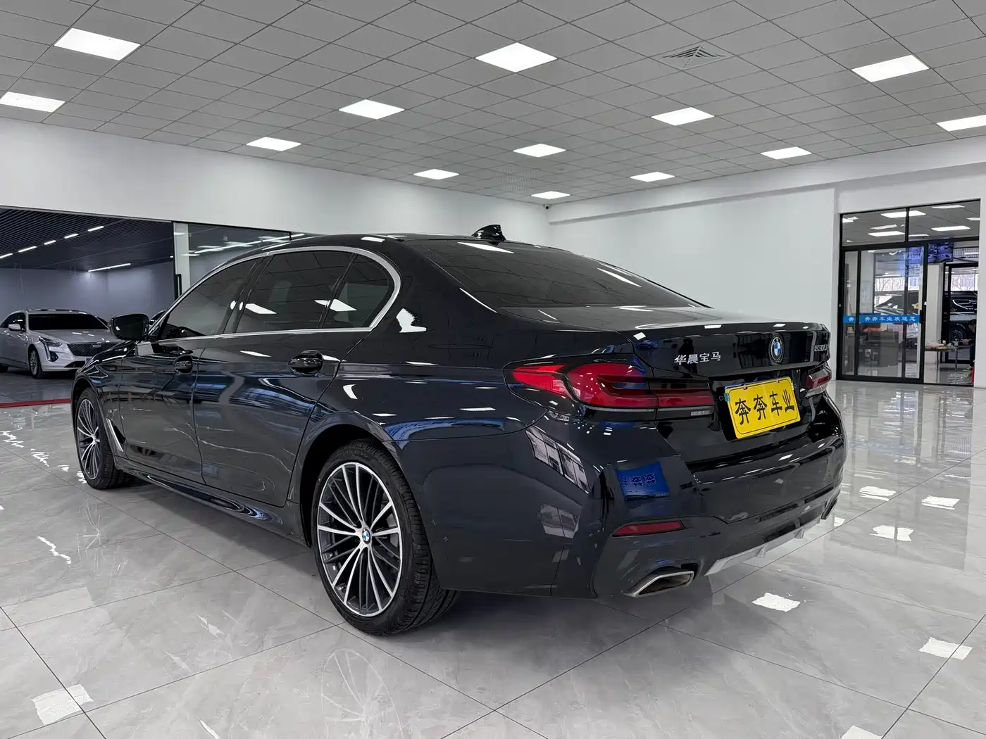 BMW 5 Series 2022 530Li Leading M Sport Package фото 7