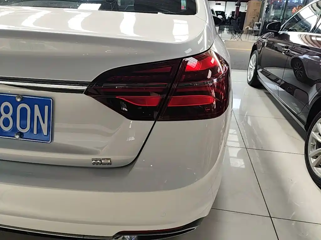 Фото 8 - Geely Emgrand