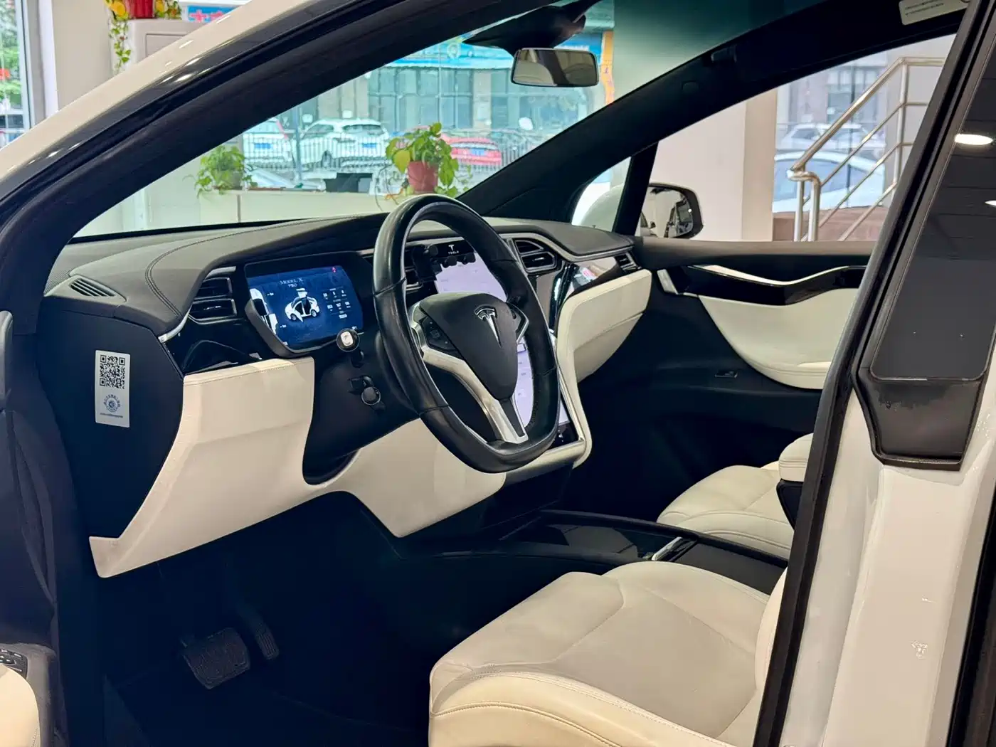 TESLA MODEL X