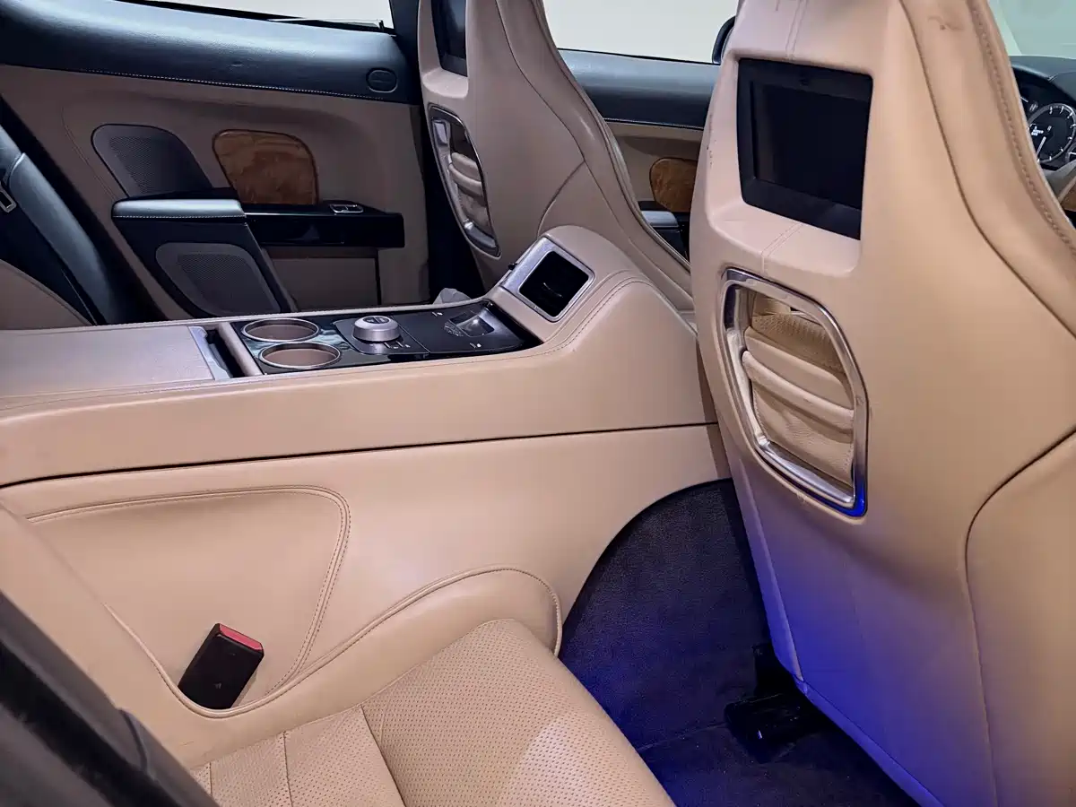 Aston Martin Rapide 2010 6.0L фото 20