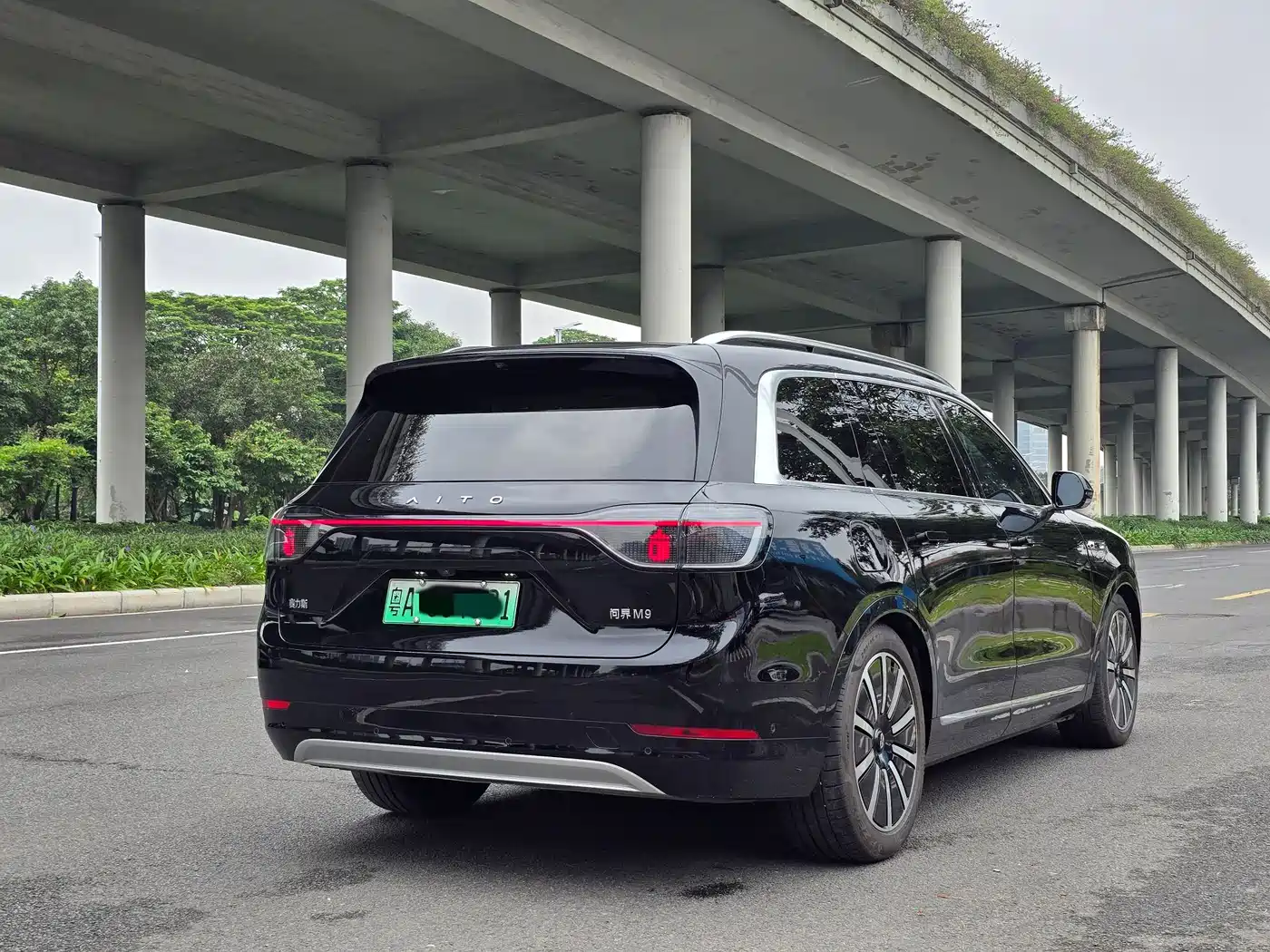 AITO Wenjie AITO M9 2024 Range Extender Max Edition 42kWh 6-seater фото 23