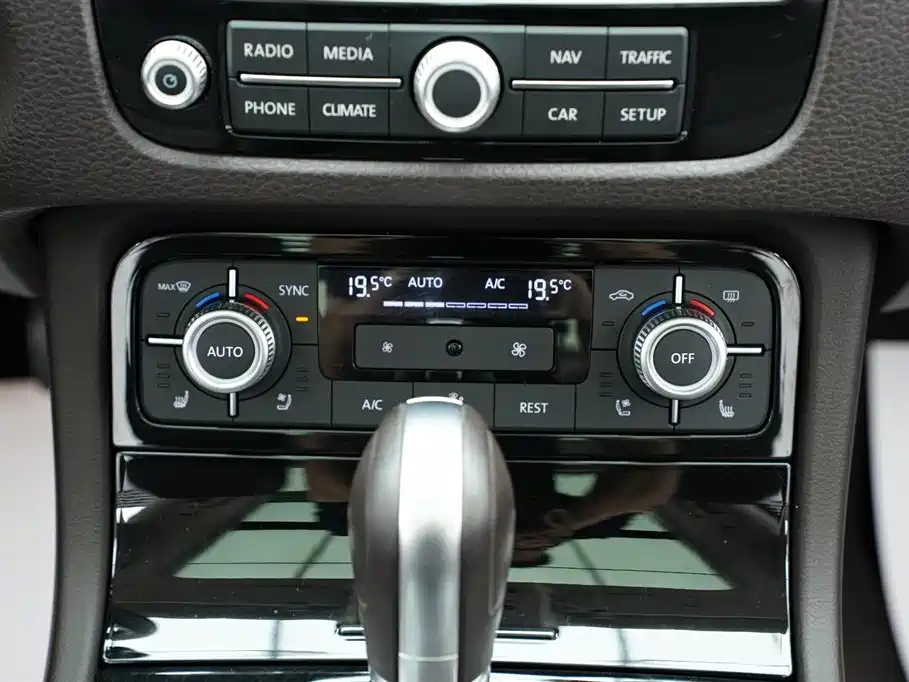 Volkswagen Touareg 2017 3.0TSI Explorer Edition фото 25