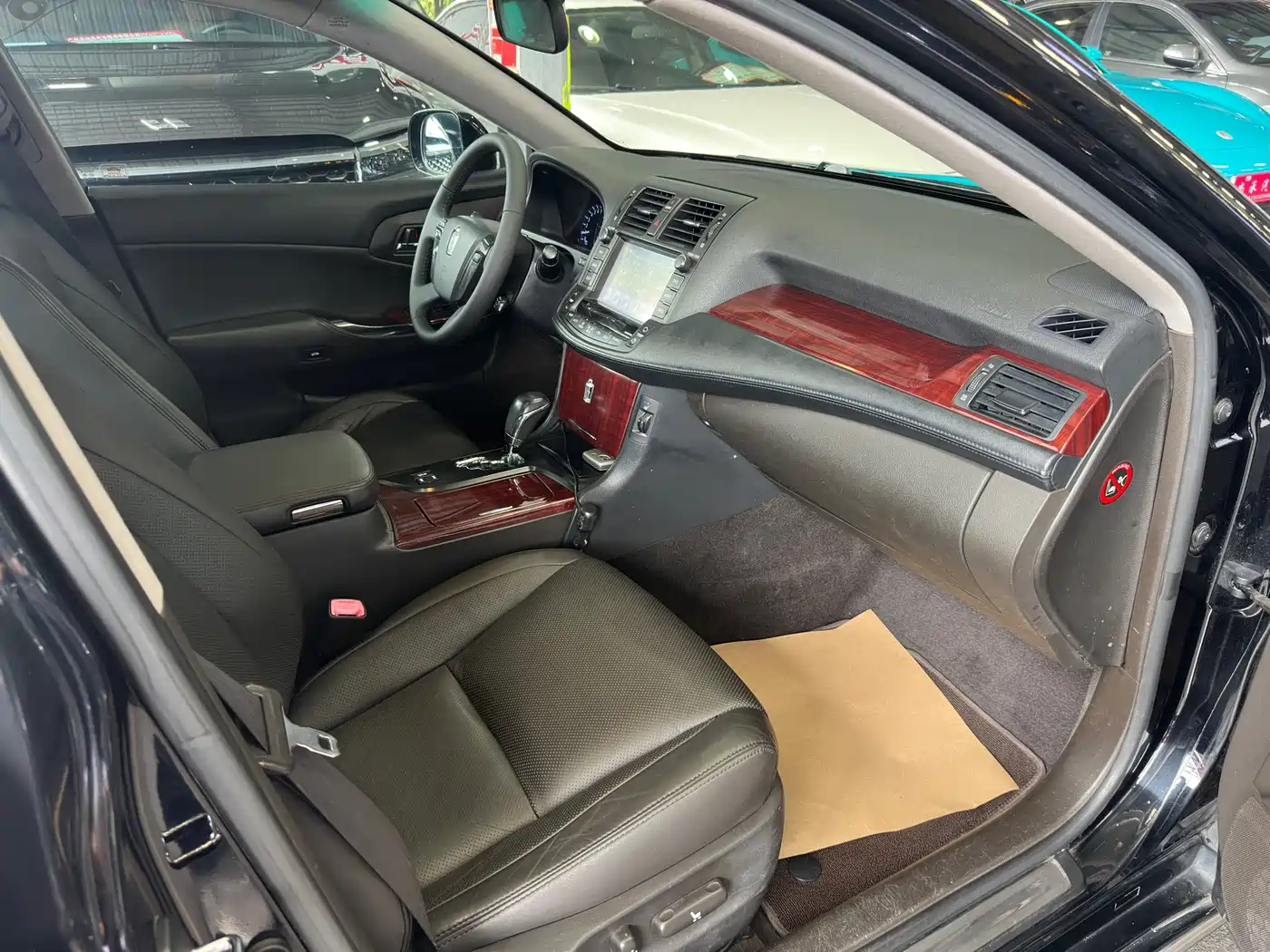 Toyota Crown 2011 2.5L Royal Leather Sunroof Special Edition фото 18