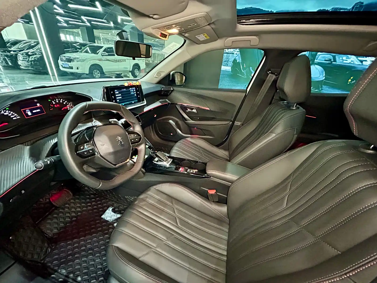 Фото 8 - Peugeot 2008