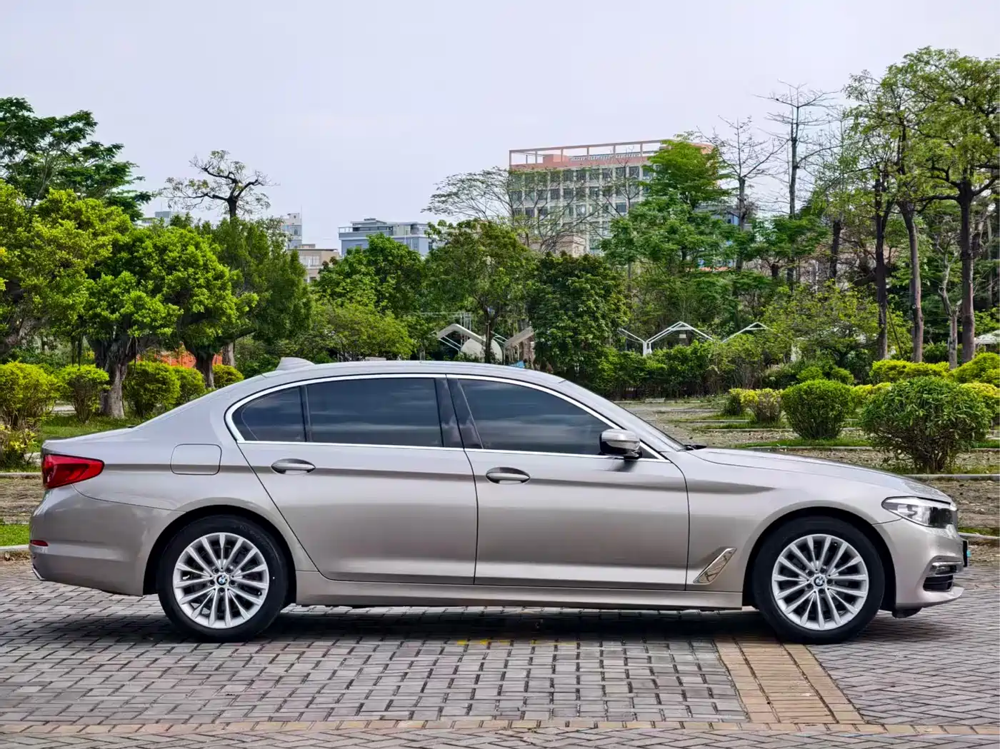 BMW 5 Series 2019 525Li Luxury Package фото 13