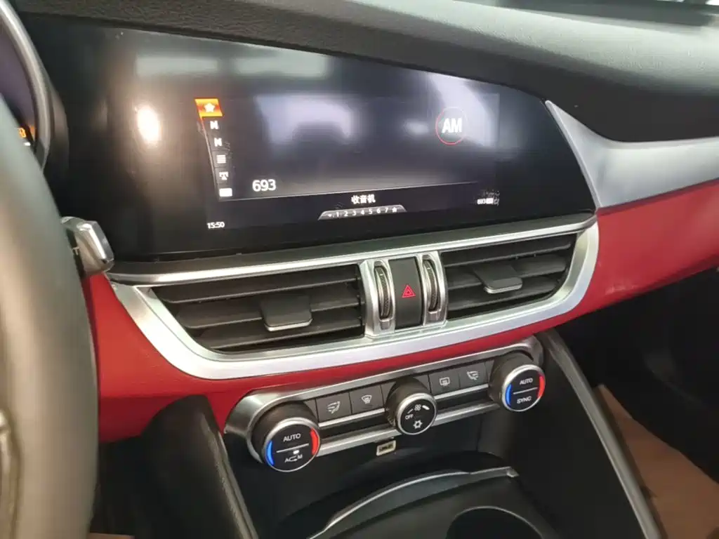 Alfa Romeo Giulia 2018 2017 2.0T 280HP Luxury Edition
