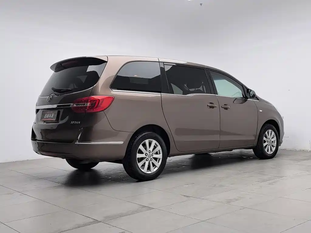 صورة 2 - Buick GL8