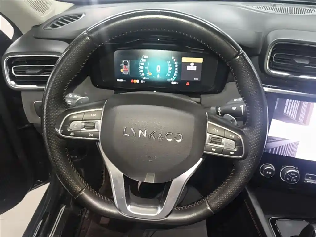 Lynk & Co 02 2018 1.5T DCT 2WD Power Pro Edition China V фото 11