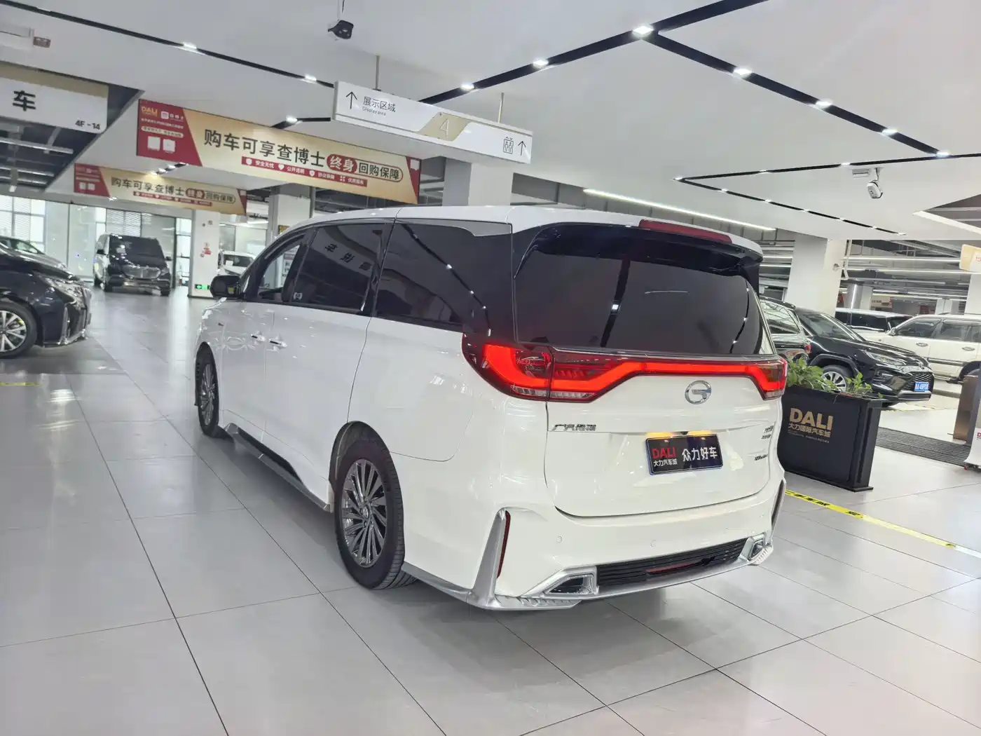 GAC Trumpchi Trumpchi M8 2021 Master Series 390T Ultimate Edition фото 5
