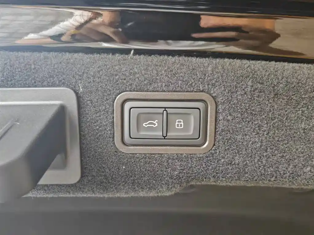 Audi A8 2025 A8L 50 TFSI quattro Exclusive Selection фото 9