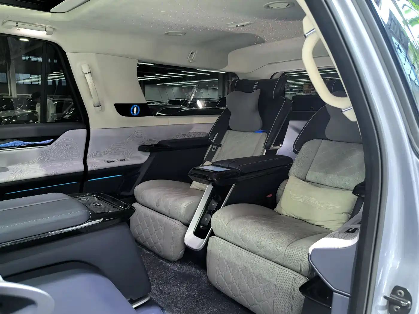 Lincoln Navigator One 2022 3.5T Navigator One фото 15