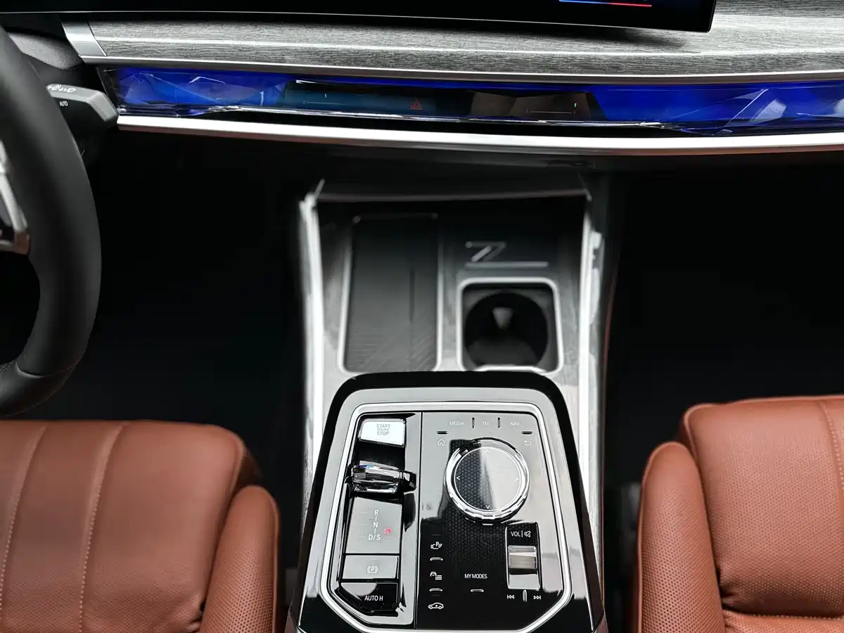 BMW 7 Series 2023 Facelift 740Li Exclusive M Sport Package фото 27