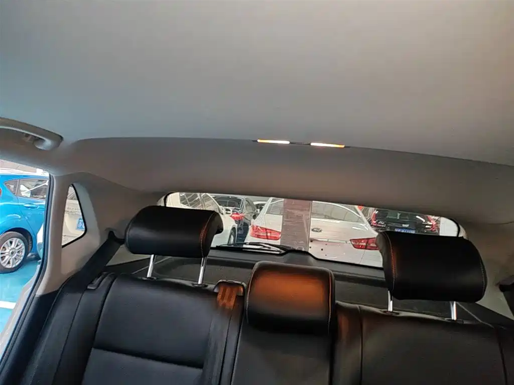 Volkswagen Polo 2016 1.6L Automatic Comfort фото 18