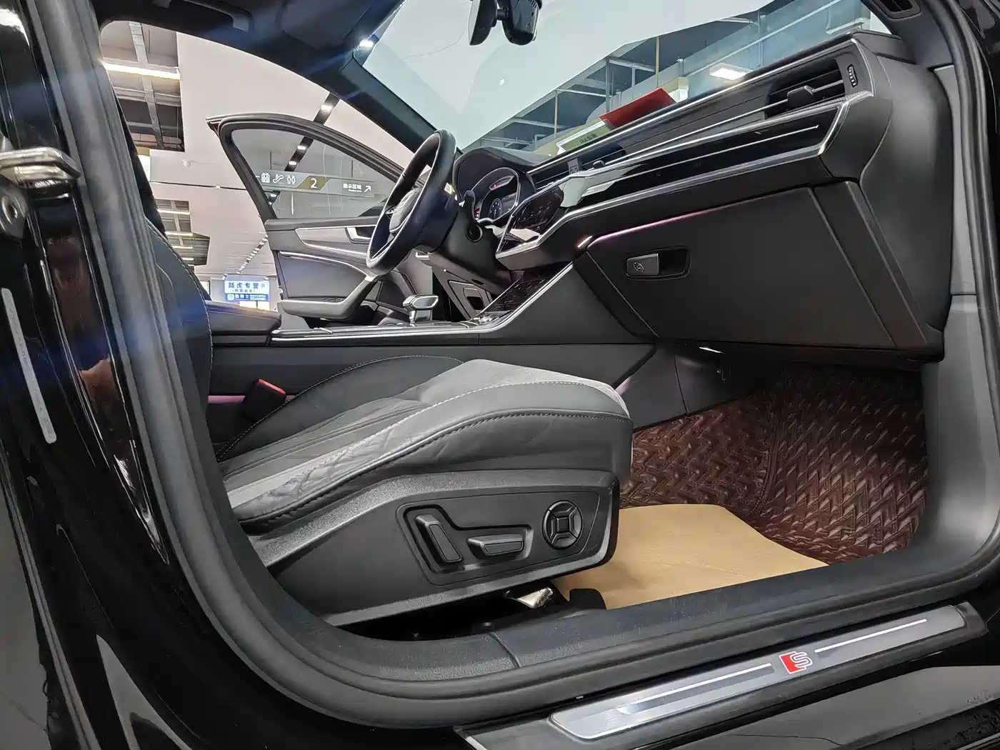 Audi A6L 2021 40 TFSI Luxury Sport фото 25