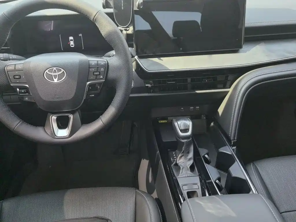 Toyota Camry 2025 2024 Hybrid 2.0HG Premium Edition
