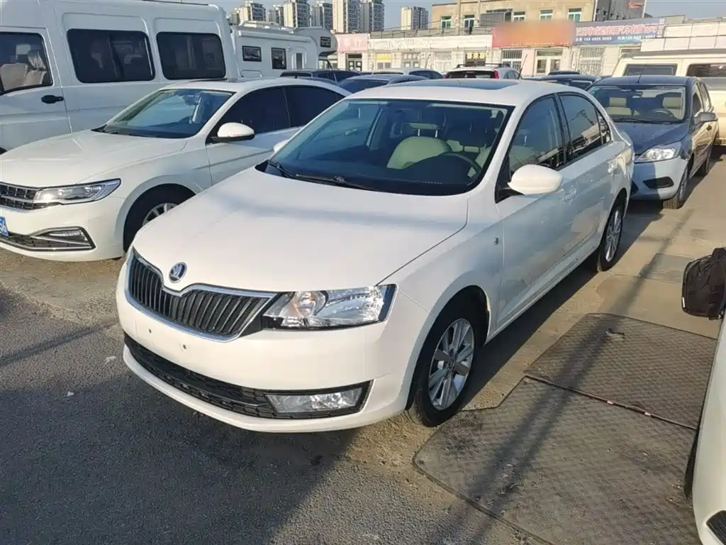 Škoda Rapid 2015 1.6L Automatic Smart Selection фото 2
