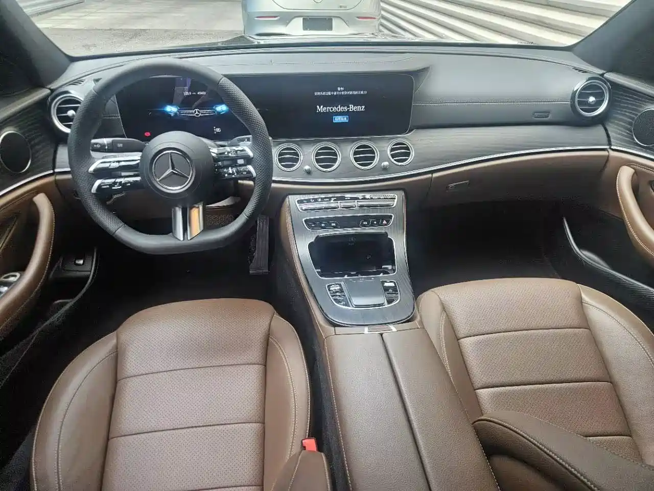 Mercedes-Benz E-Class 2023 E 300 L Sport Fashion фото 10