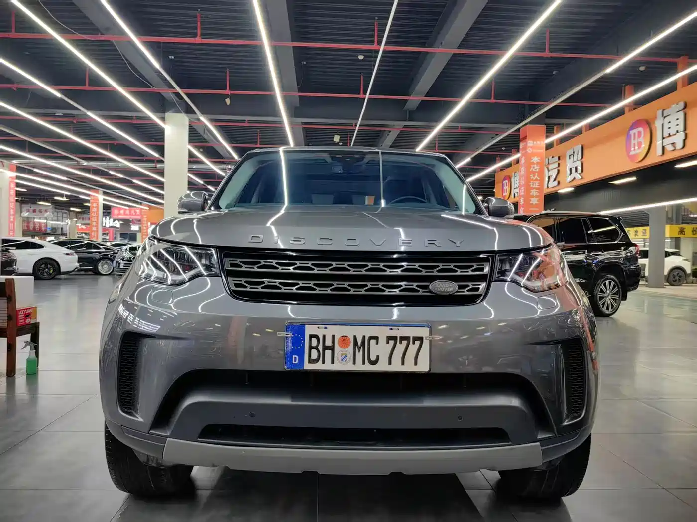 Land Rover Discovery 2017 3.0 SC V6 SE фото 2