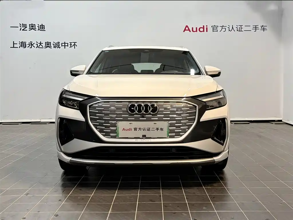 AUDI Q4 E TRON