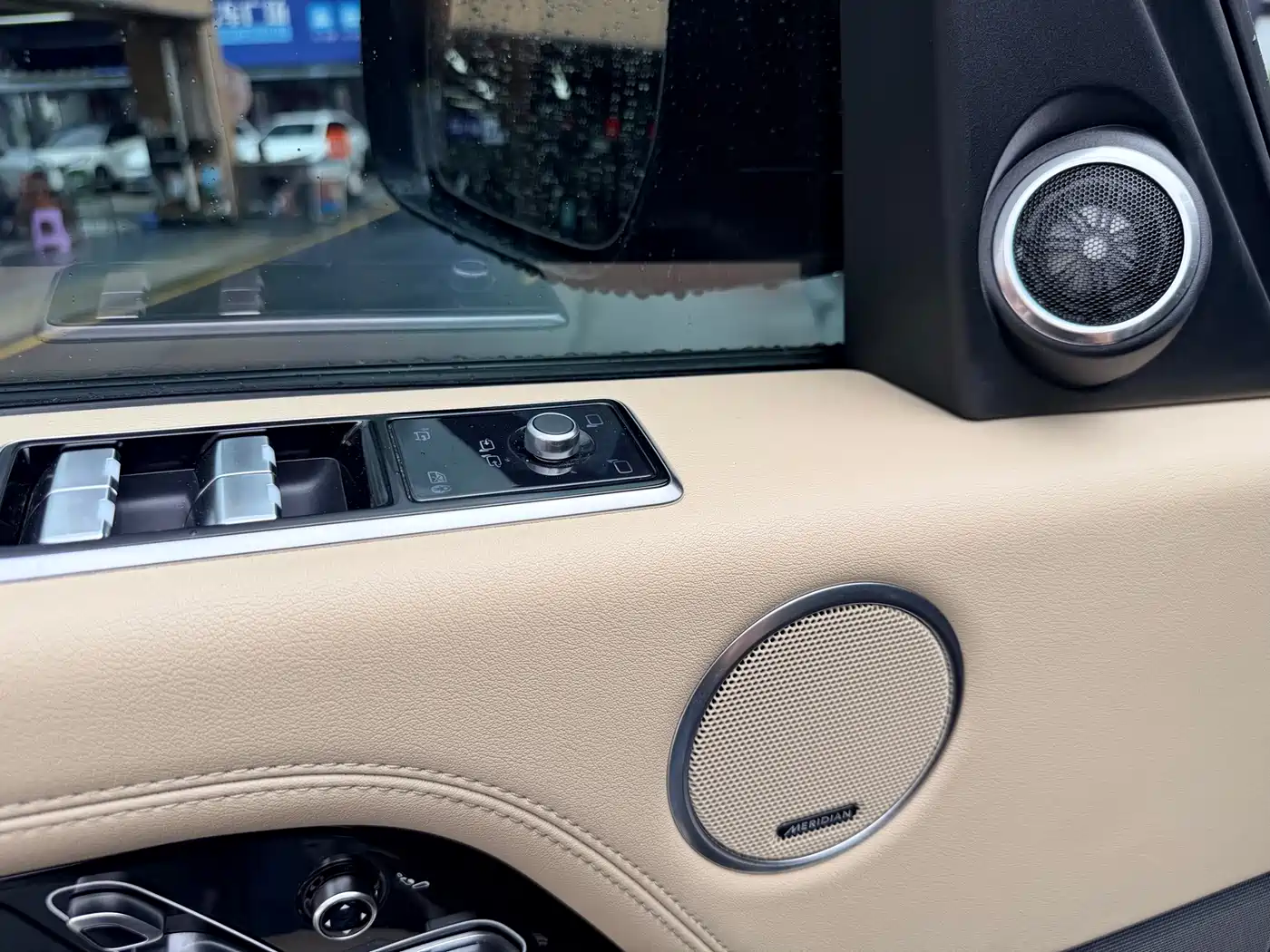 Land Rover Range Rover 2020 3.0 L6 Heritage Extended Edition фото 9