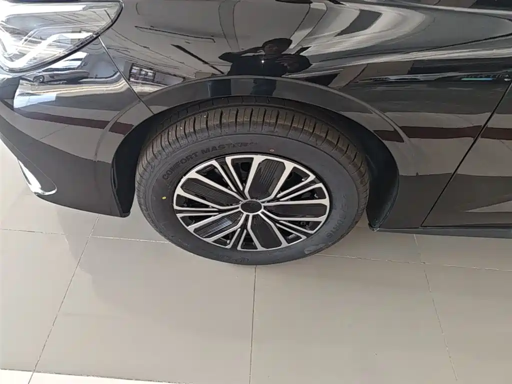 Geely Galaxy Galaxy Stellar 6 2025 60km Voyager Edition фото 23