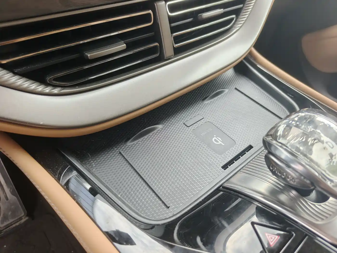 Denza D9 2025 2025 DM-i Smart Drive Edition 1020 AWD Prestige