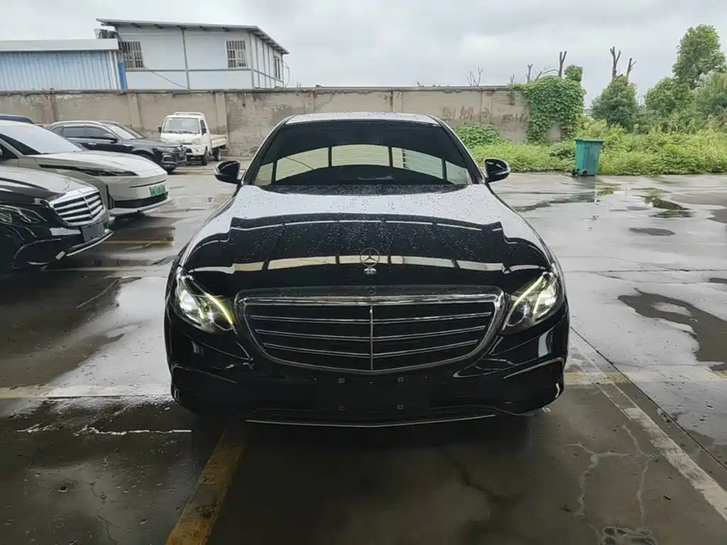 Фото 3 - Mercedes-Benz E-Class