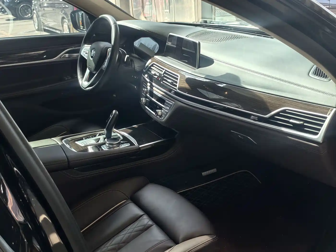 BMW 7 Series 2021 Model 730Li Luxury Package фото 15