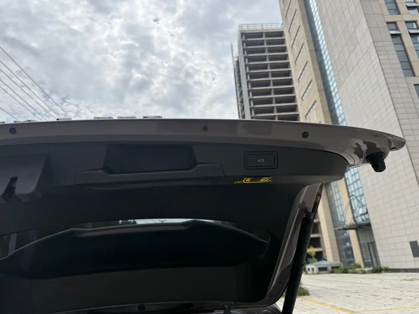 Photo 18 - Volkswagen Tiguan L