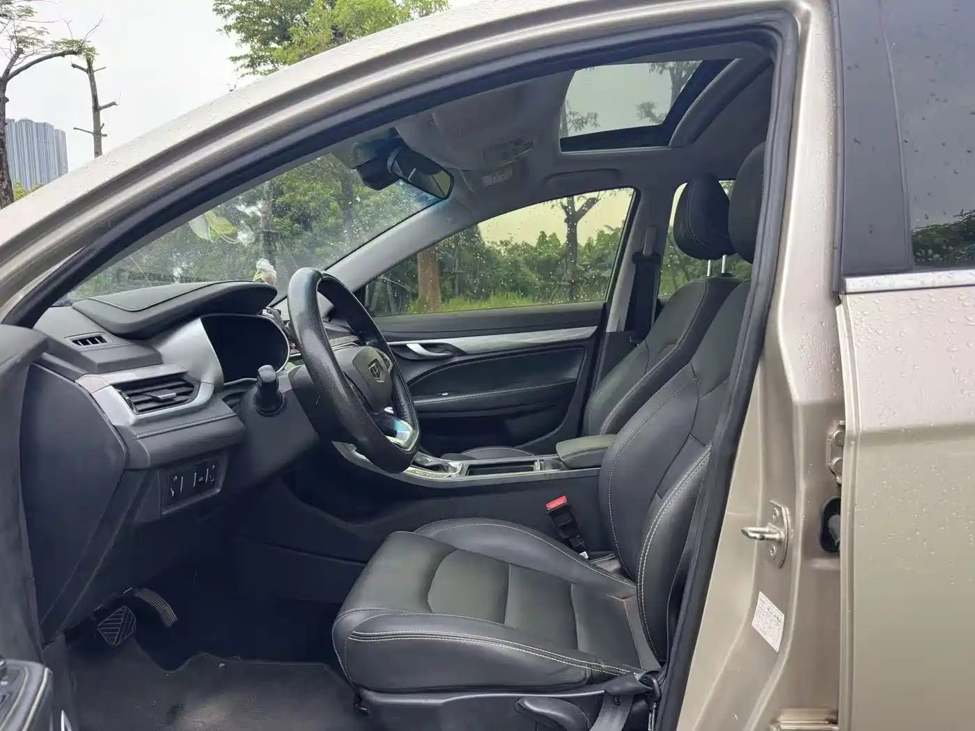 Фото 4 - Geely Emgrand