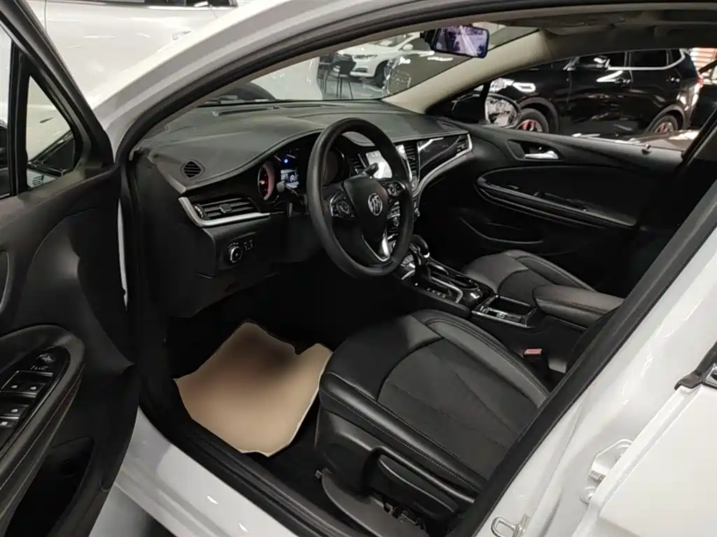 Buick Verano 2018 Sedan 20T Dual Clutch Leading фото 16