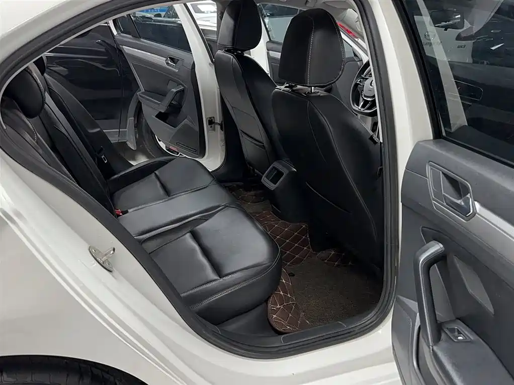 Volkswagen Lamando 2017 230TSI DSG Trend Edition фото 20