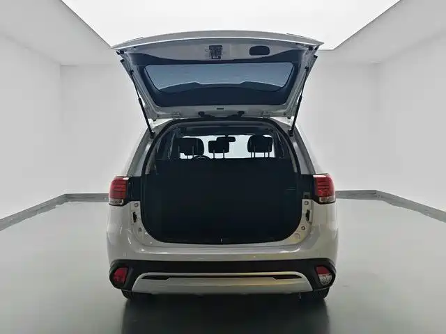 Mitsubishi Outlander 2020 2.0L 2WD Premium 5-seater фото 13