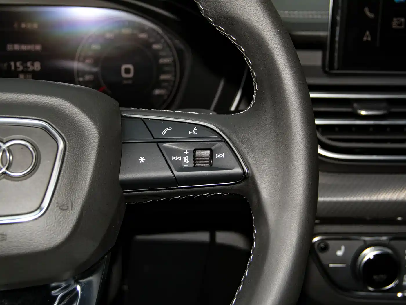 Audi Q5L 2024 Model 40 TFSI Luxury Dynamic фото 27
