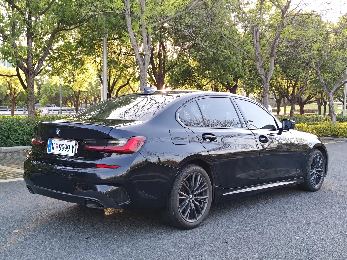 BMW 3 Series 2022 325Li M Sport Shadow Edition фото 9