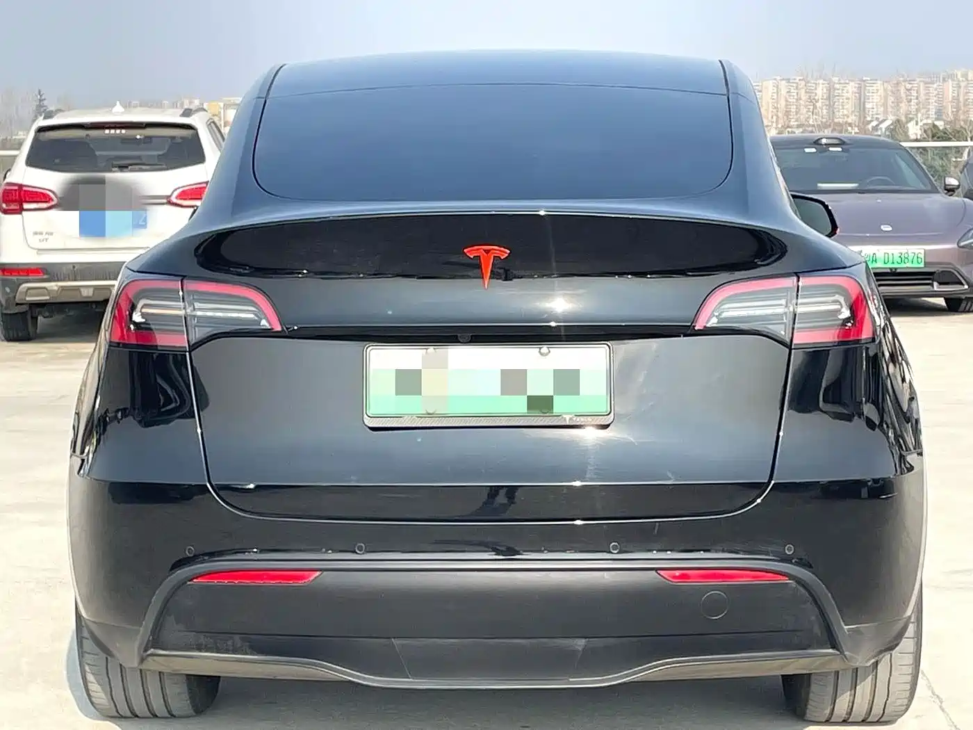 TESLA MODEL Y