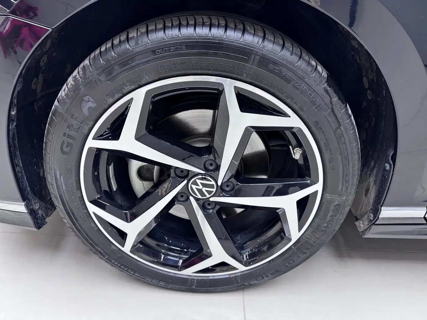 Volkswagen Magotan 2023 Model 2 Million Commemorative Edition 330TSI DSG Luxury фото 4
