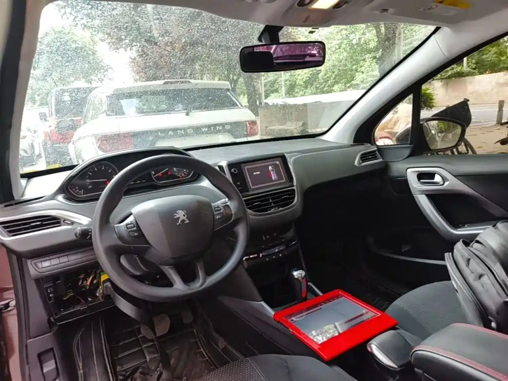 Peugeot 2008 2014 1.6L Automatic Fashion Edition фото 10