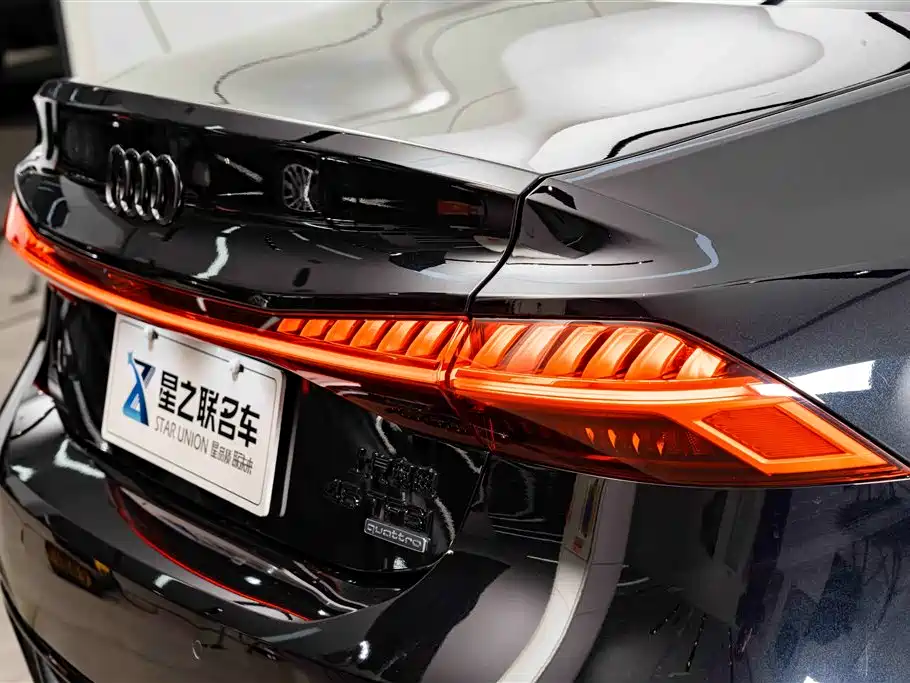 Audi A7L 2023 45 TFSI quattro S-line Black Warrior Edition фото 9