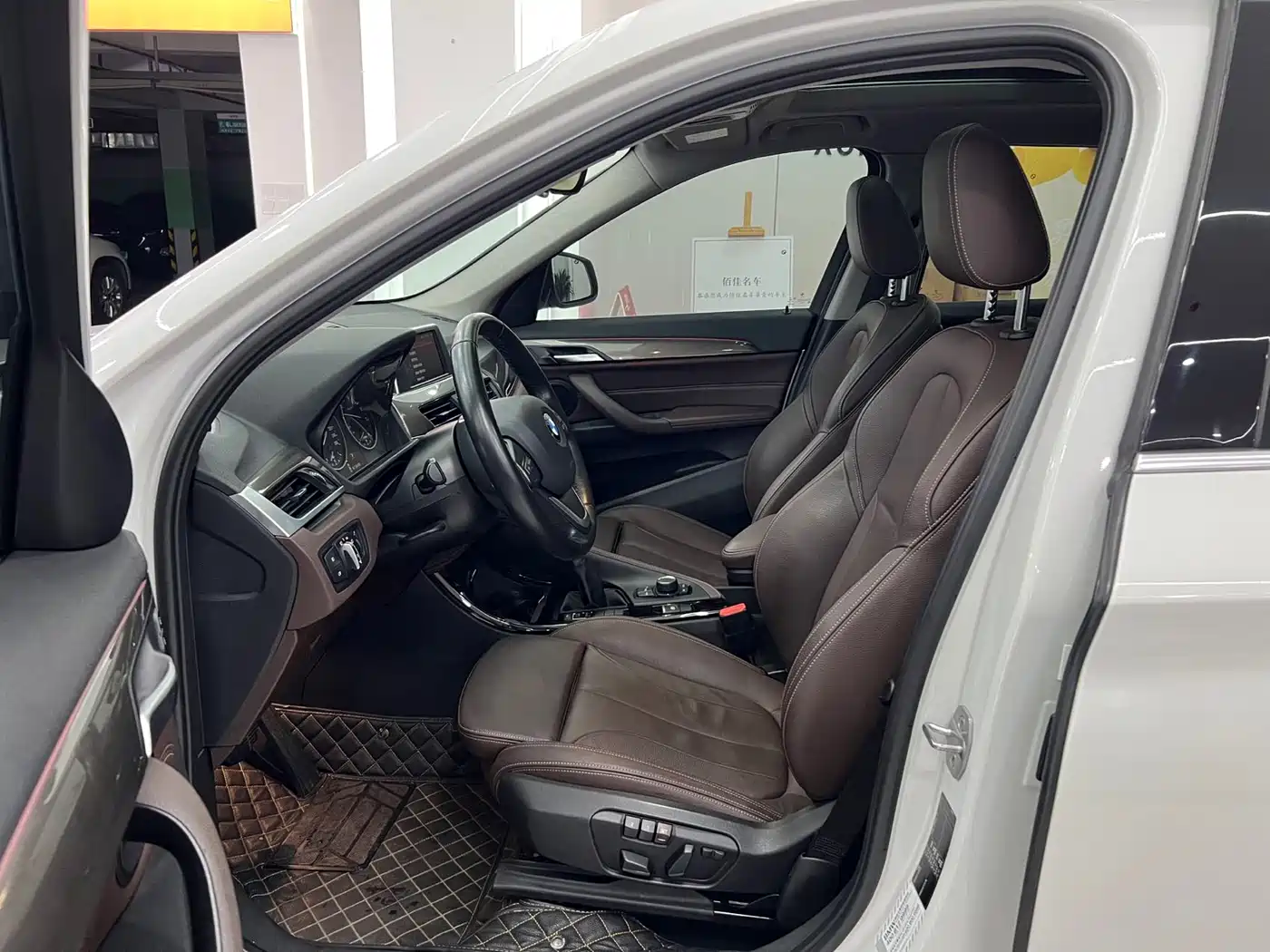 BMW X1 2018 sDrive18Li Premium Model фото 9