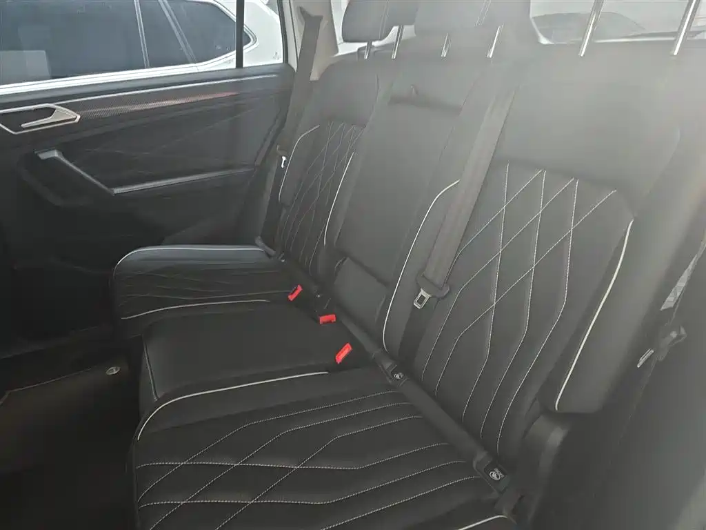Volkswagen Tiguan L 2023 330TSI Auto 2WD R-Line Premium Edition фото 13