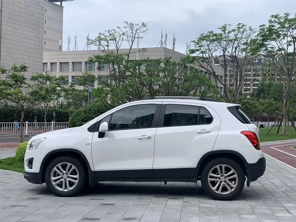 Chevrolet Trax 2016 1.4T Automatic 2WD Comfort Sunroof Edition фото 4