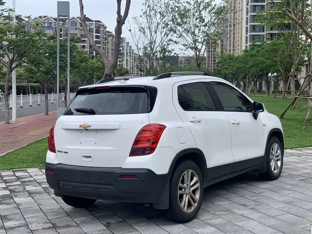 Chevrolet Trax 2016 1.4T Automatic 2WD Comfort Sunroof Edition фото 6