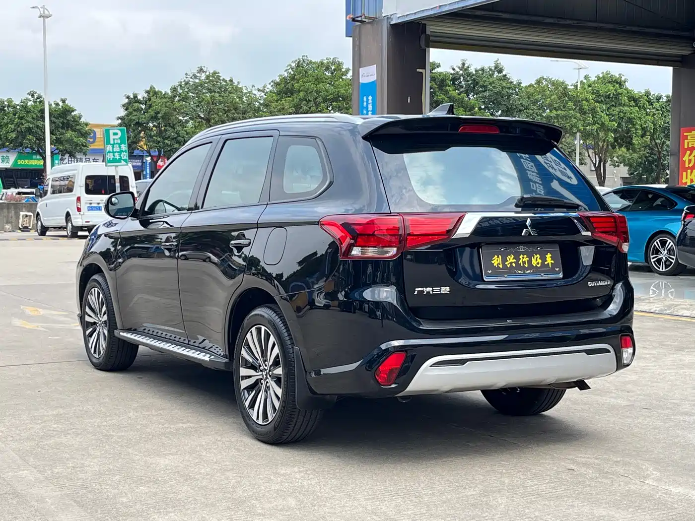 MITSUBISHI OUTLANDER