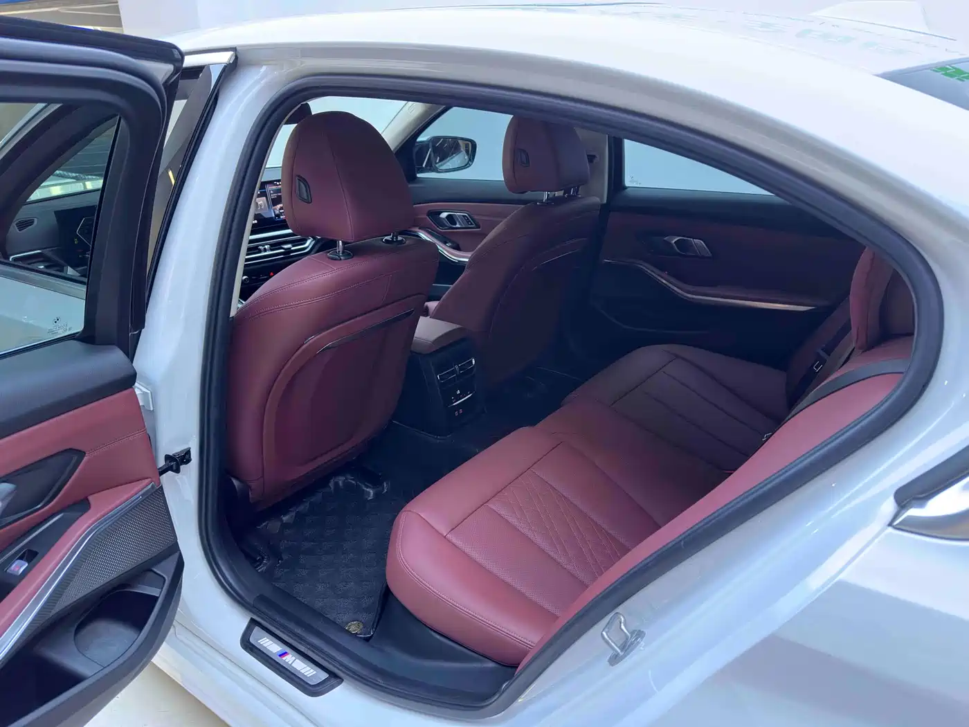 BMW 3 Series 2023 320Li M Sport Package фото 10