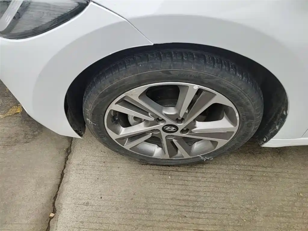 Hyundai Elantra 2016 Model 1.6L Automatic Smart Elite фото 25