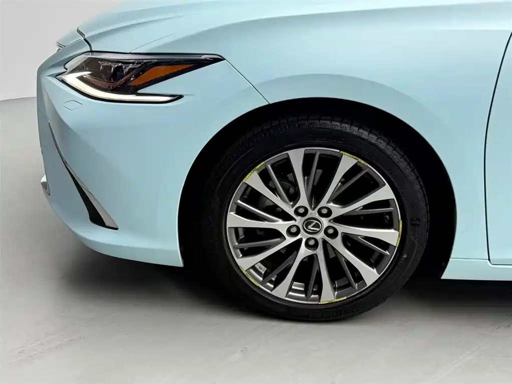 Lexus ES 2020 300h Ultimate Edition фото 15